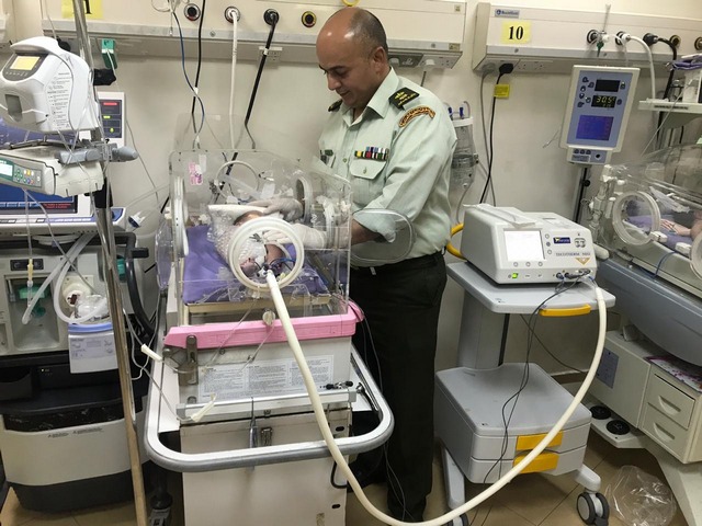فريق طبي في "راشد العسكري" ينقذ طفل