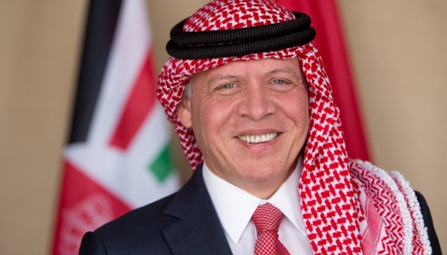 الملك يستقبل وزير الدفاع القطري